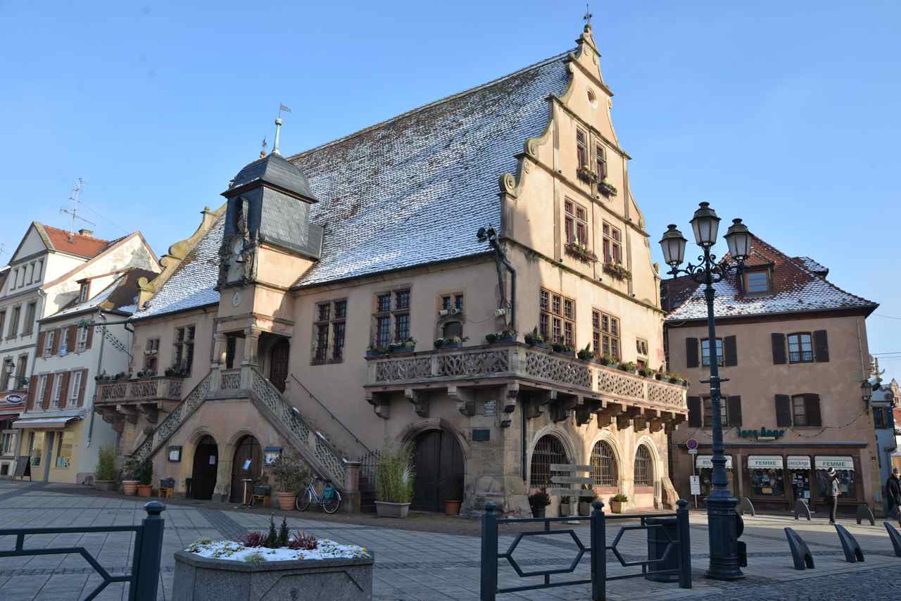 Le rez de chaussée voûté en arcades repose sur des pilier, Molsheim